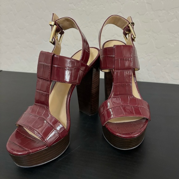 MICHAEL KORS ♥️💜 Becker T Strap Heels - Picture 6 of 10